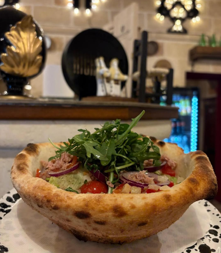 Insalata in coppa di pane
